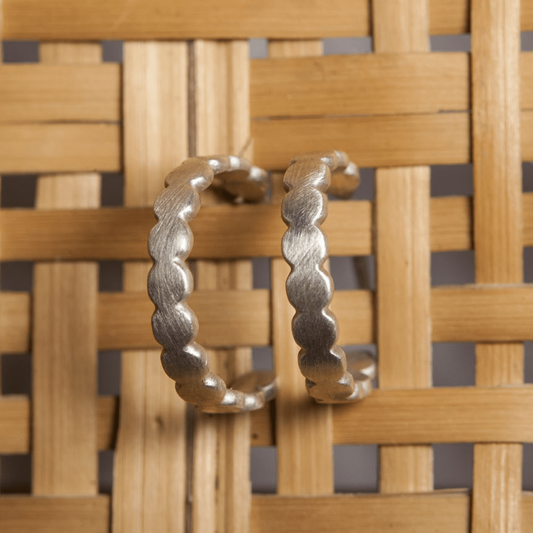 Brinco creole bola achatada